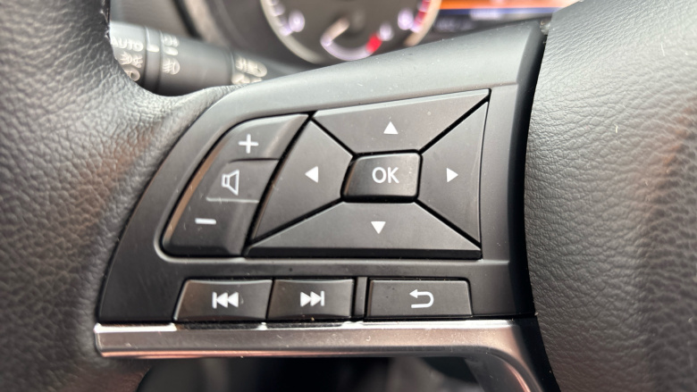 Nissan Juke 1.0 DiG-T 114 Tekna 5dr Petrol Hatchback